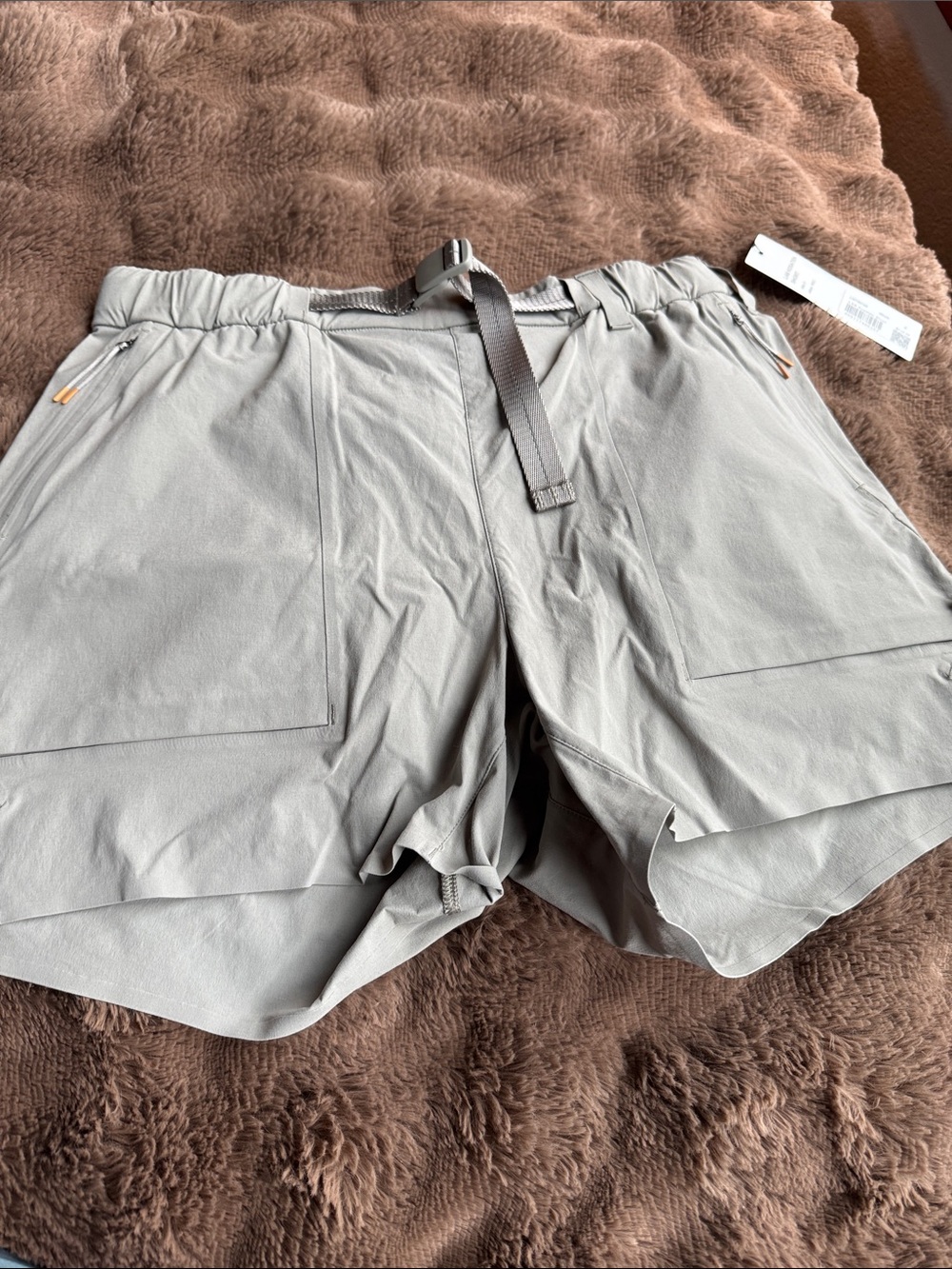 NWT Lululemon Women's Lab Short Size 8